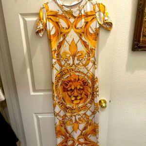Gold the mask, lion short sleeve maxi, long dress size small